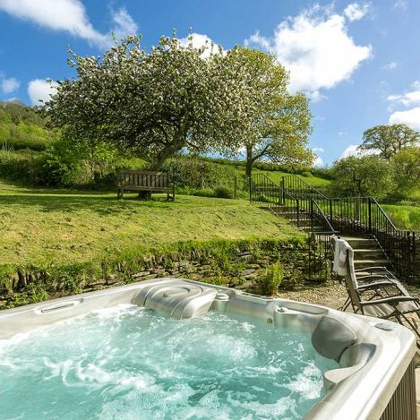 Luxury cottage for four with hot tub | Devon Country Barns